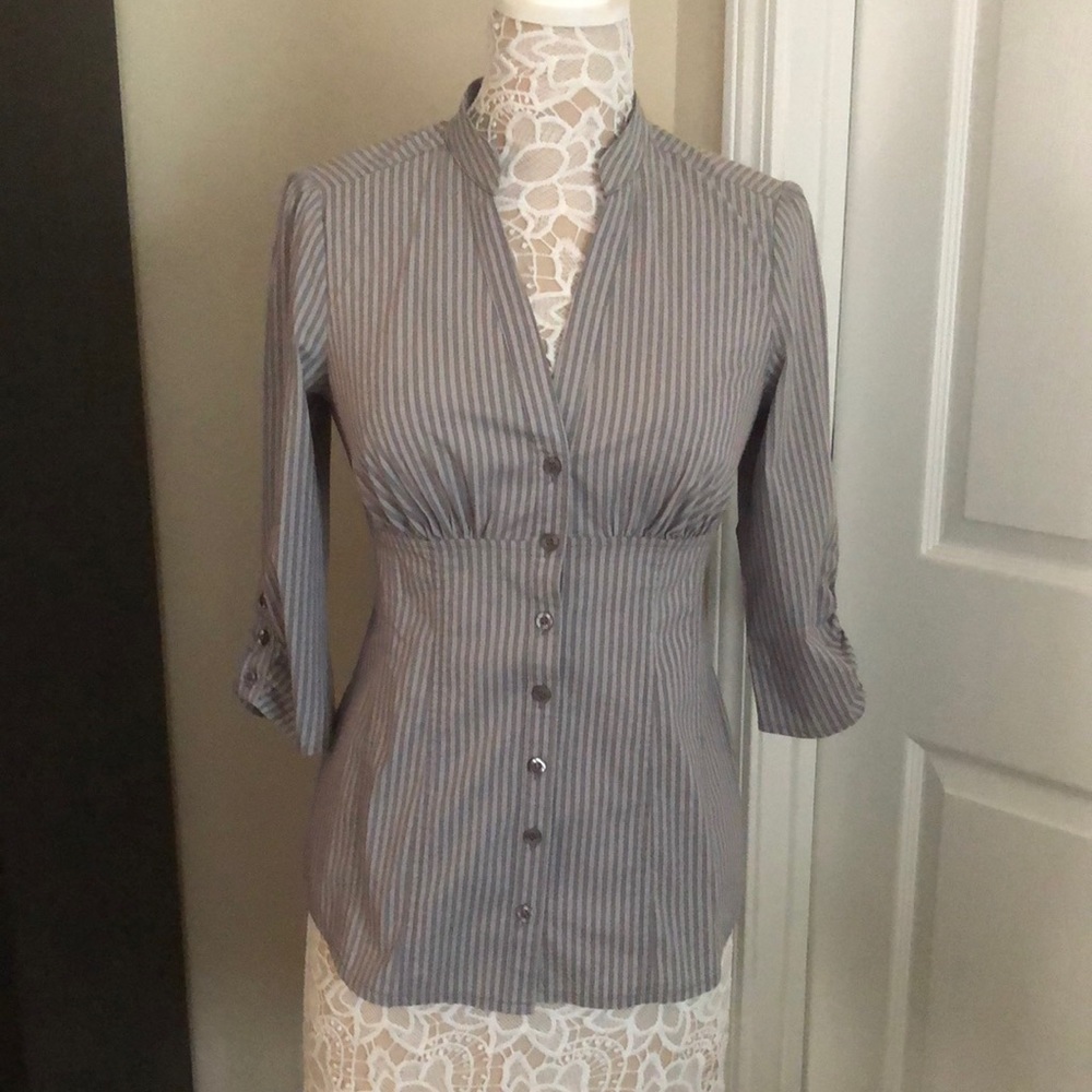 PERFECT condition GUESS 3/4 sleeve button down fitted shirt striped size M grey